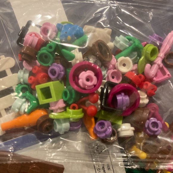 NWT LEGO VIP Spring Fun Add-On Pack - Picture 3 of 3